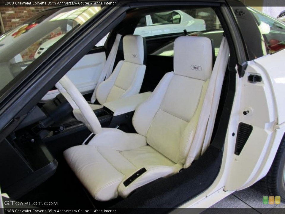 White Interior Photo for the 1988 Chevrolet Corvette 35th Anniversary Coupe #41019387