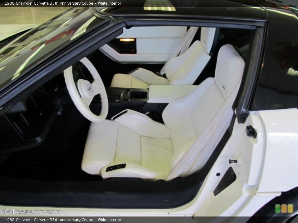 White Interior Photo for the 1988 Chevrolet Corvette 35th Anniversary Coupe #41019539
