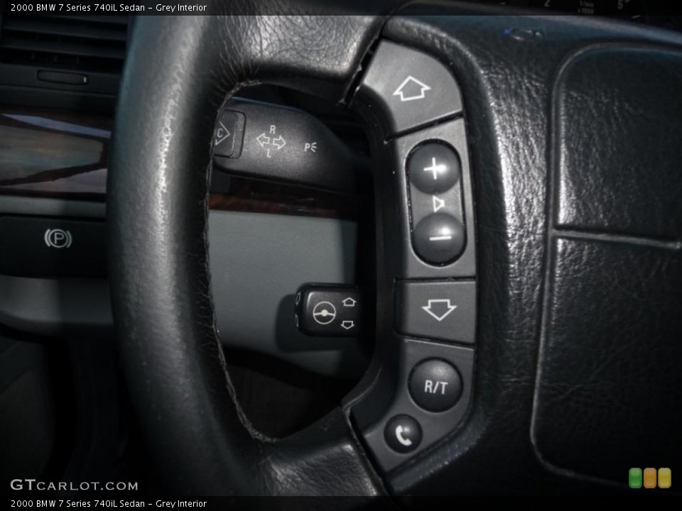 Grey Interior Controls for the 2000 BMW 7 Series 740iL Sedan #41041286