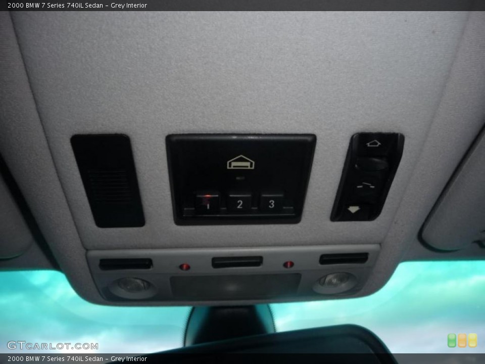 Grey Interior Controls for the 2000 BMW 7 Series 740iL Sedan #41041299