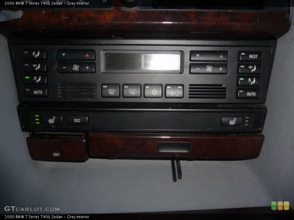Grey Interior Controls for the 2000 BMW 7 Series 740iL Sedan #41041317