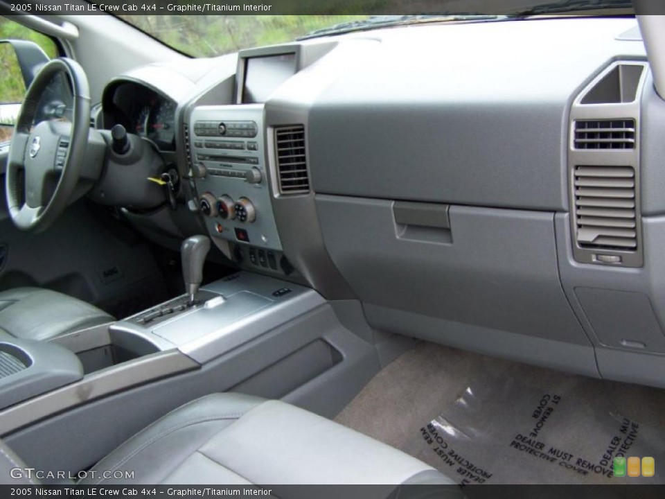 Graphite/Titanium Interior Photo for the 2005 Nissan Titan LE Crew Cab 4x4 #41044861