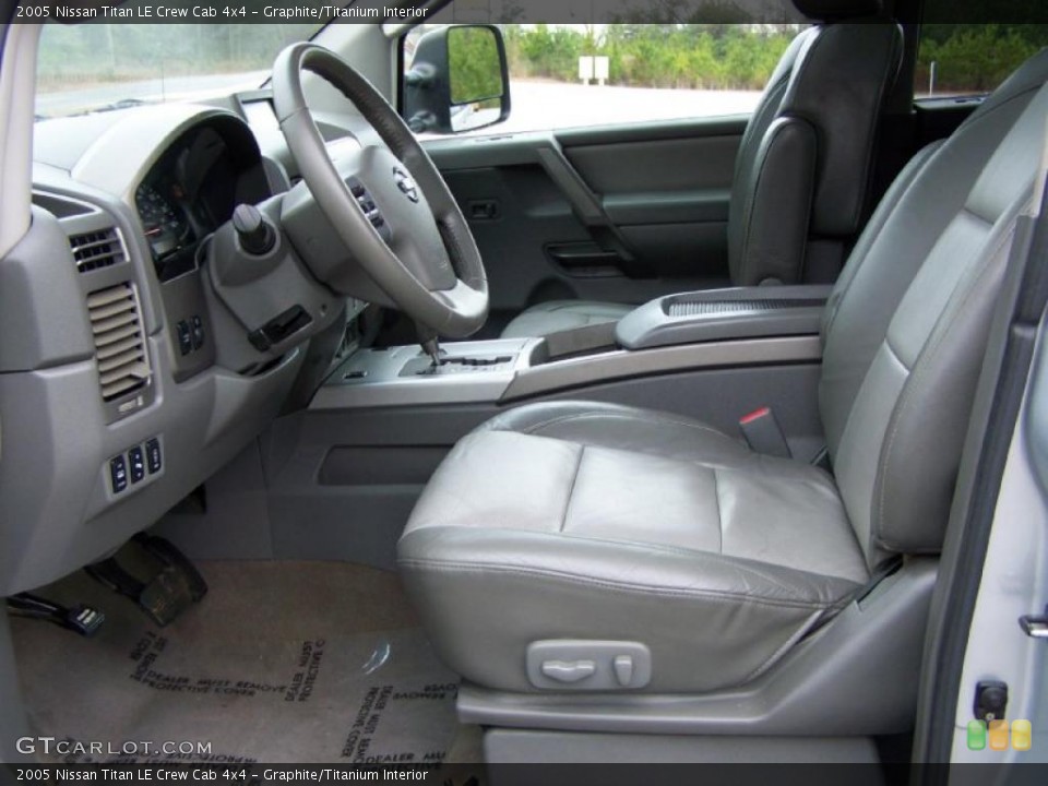 Graphite/Titanium Interior Photo for the 2005 Nissan Titan LE Crew Cab 4x4 #41045177