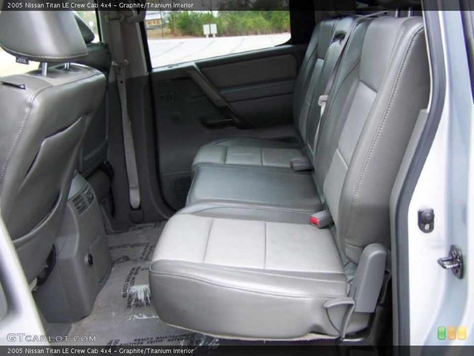 Graphite/Titanium Interior Photo for the 2005 Nissan Titan LE Crew Cab 4x4 #41045421