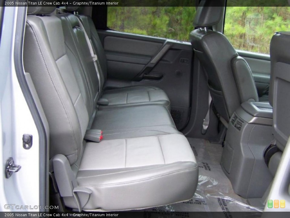 Graphite/Titanium Interior Photo for the 2005 Nissan Titan LE Crew Cab 4x4 #41045437