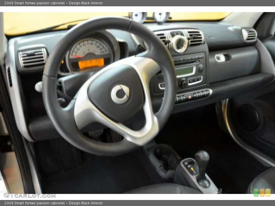 Design Black Interior Photo for the 2009 Smart fortwo passion cabriolet #41054061