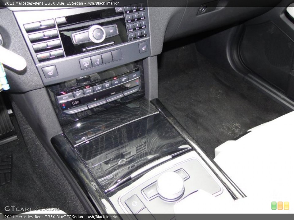 Ash/Black Interior Controls for the 2011 Mercedes-Benz E 350 BlueTEC Sedan #41059879