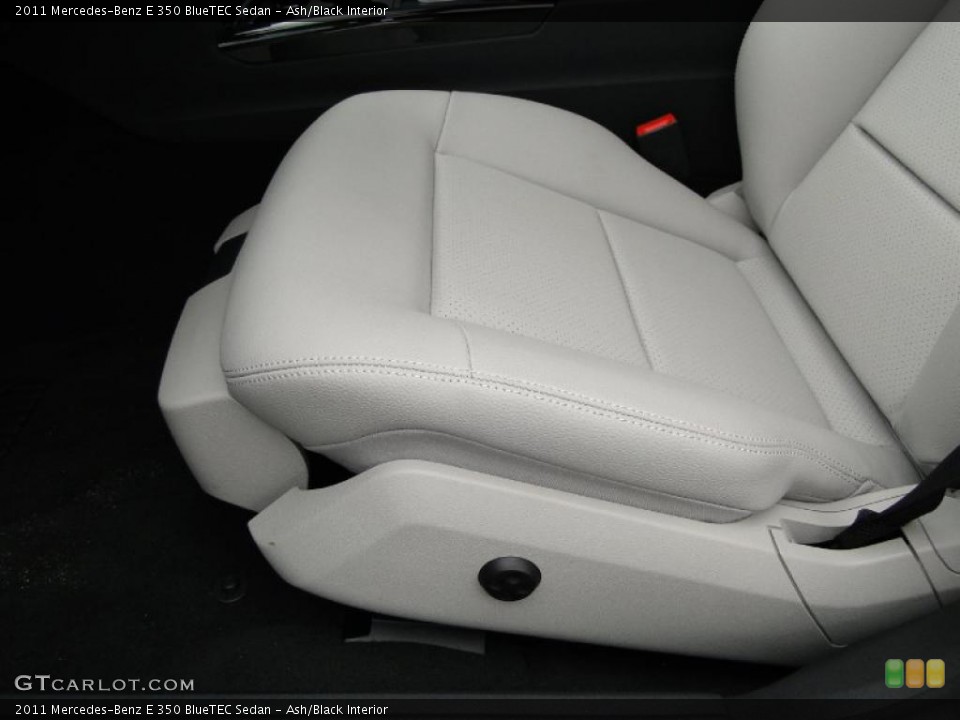 Ash/Black Interior Photo for the 2011 Mercedes-Benz E 350 BlueTEC Sedan #41060063