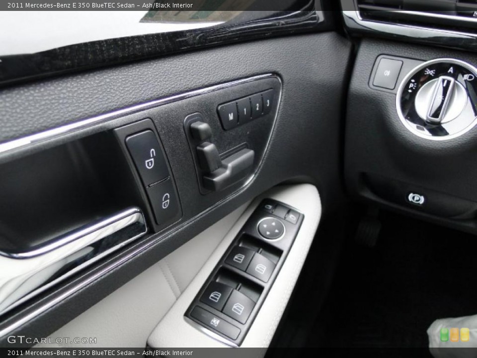 Ash/Black Interior Controls for the 2011 Mercedes-Benz E 350 BlueTEC Sedan #41060091
