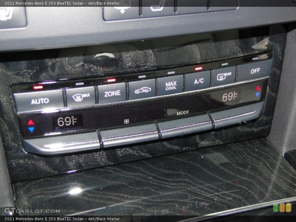 Ash/Black Interior Controls for the 2011 Mercedes-Benz E 350 BlueTEC Sedan #41060123