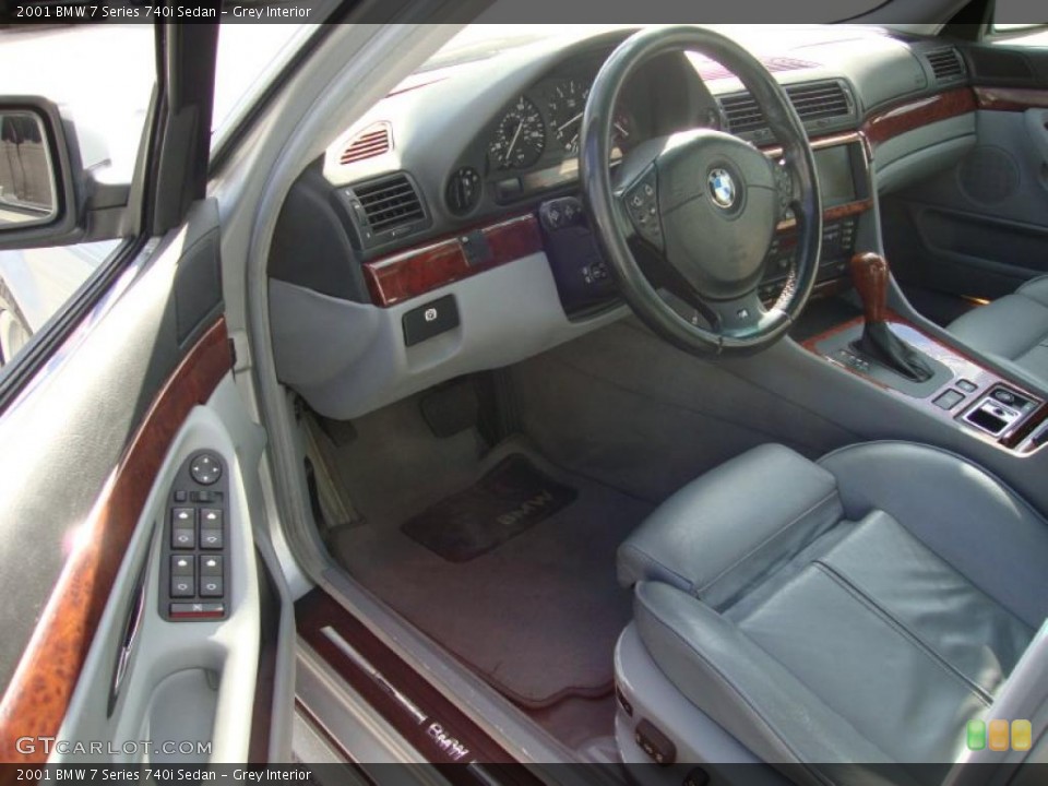 Grey Interior Photo for the 2001 BMW 7 Series 740i Sedan #41060219