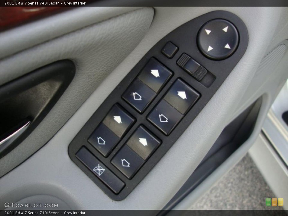 Grey Interior Controls for the 2001 BMW 7 Series 740i Sedan #41060247