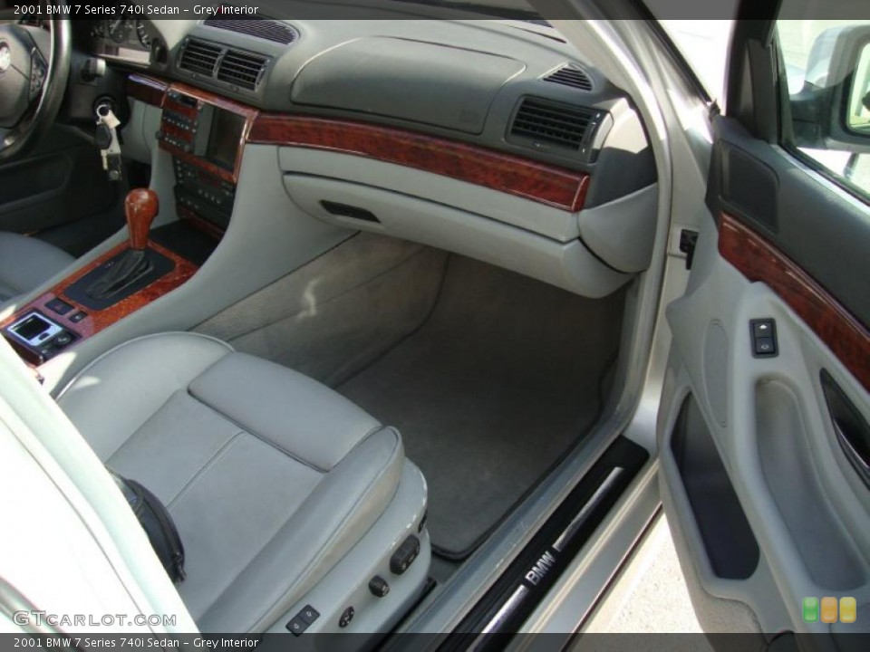 Grey Interior Photo for the 2001 BMW 7 Series 740i Sedan #41060307