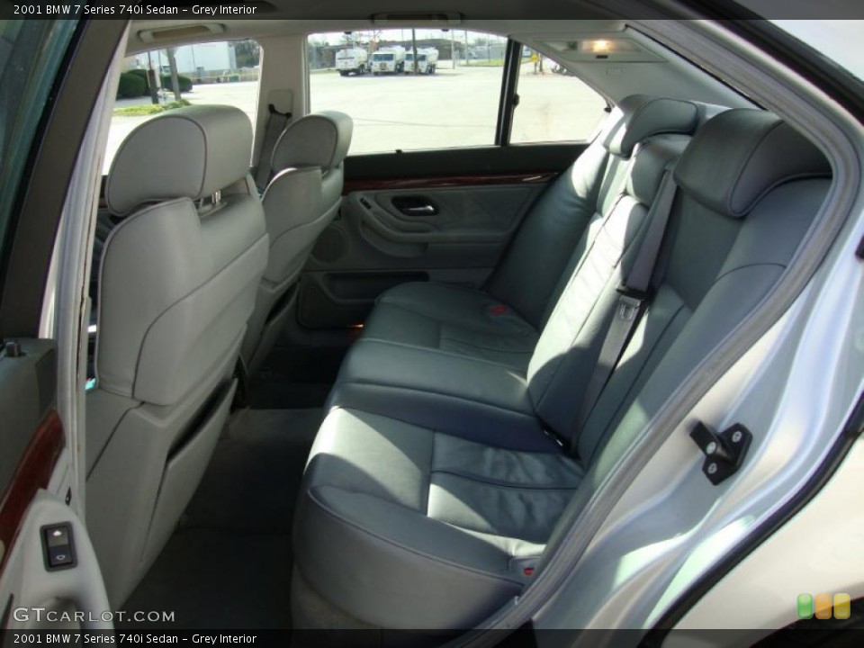 Grey Interior Photo for the 2001 BMW 7 Series 740i Sedan #41060415