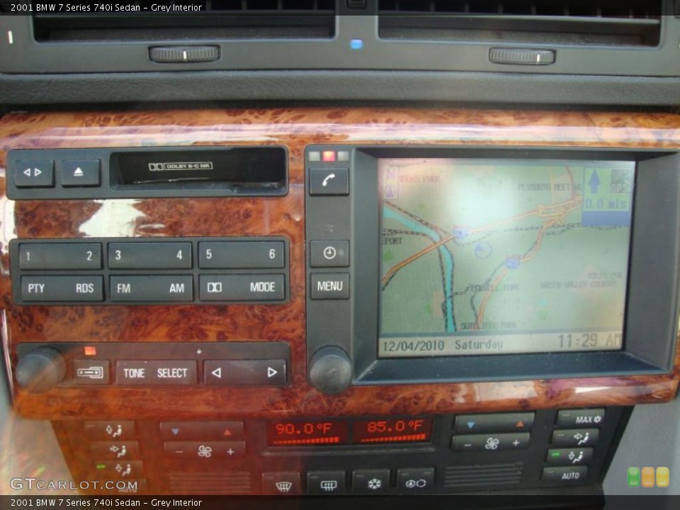 Grey Interior Navigation for the 2001 BMW 7 Series 740i Sedan #41060659