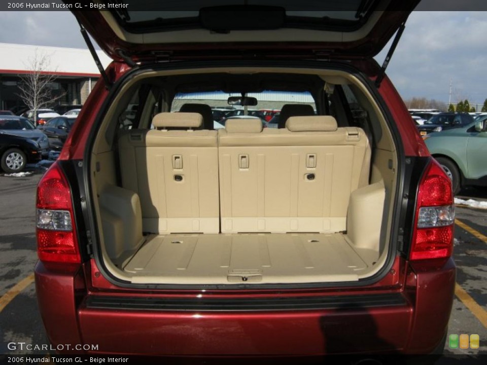 Beige Interior Trunk for the 2006 Hyundai Tucson GL #41061123