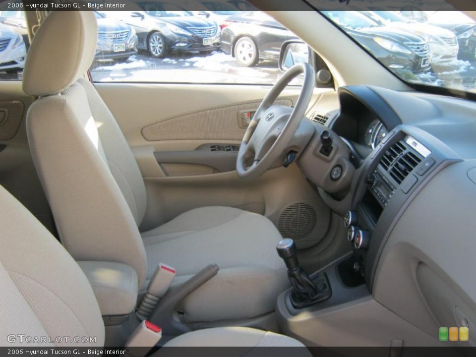 Beige Interior Photo for the 2006 Hyundai Tucson GL #41061139