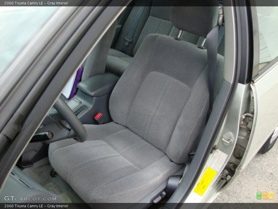 Gray Interior Photo for the 2000 Toyota Camry LE #41064343