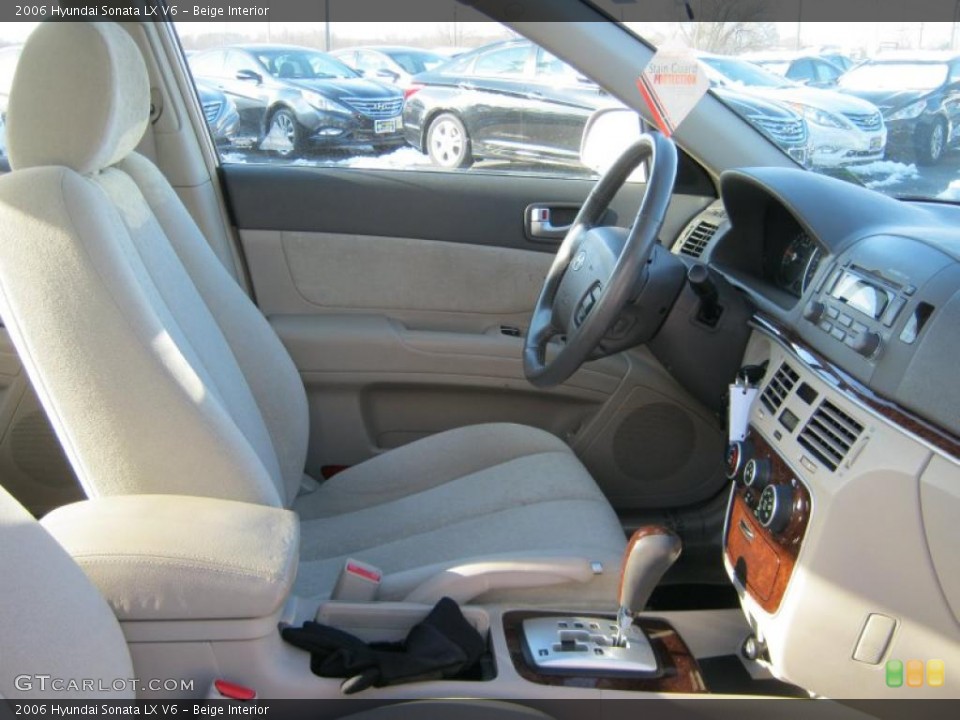Beige Interior Photo for the 2006 Hyundai Sonata LX V6 #41064347