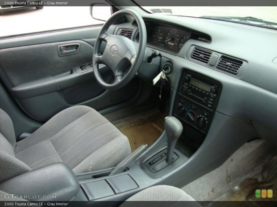 Gray Interior Photo for the 2000 Toyota Camry LE #41064375
