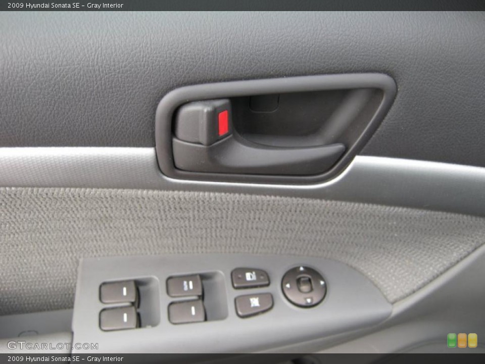Gray Interior Controls for the 2009 Hyundai Sonata SE #41065579