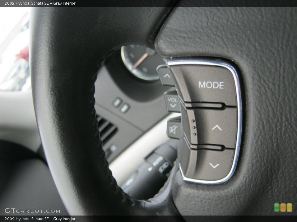 Gray Interior Controls for the 2009 Hyundai Sonata SE #41065591