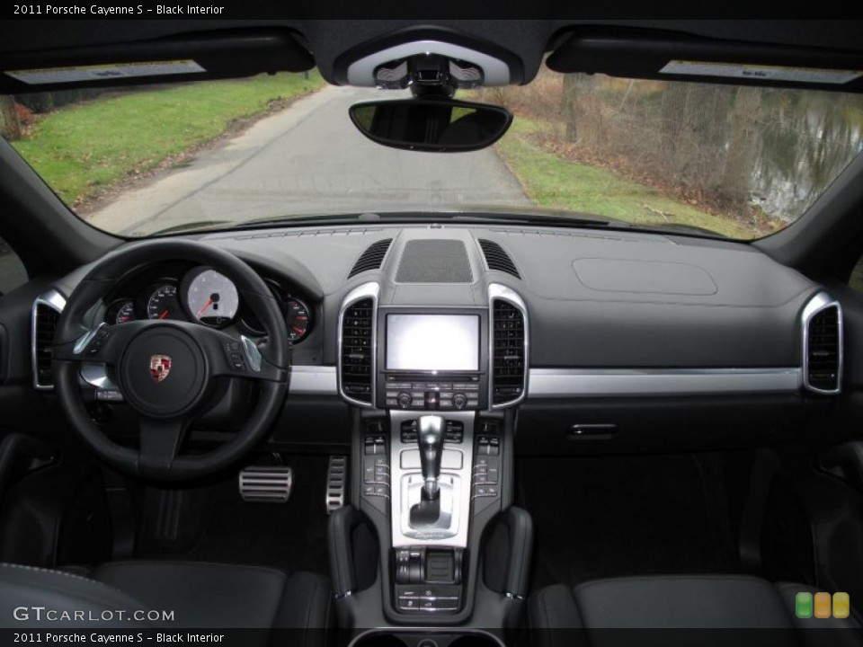 Black Interior Dashboard for the 2011 Porsche Cayenne S #41067283