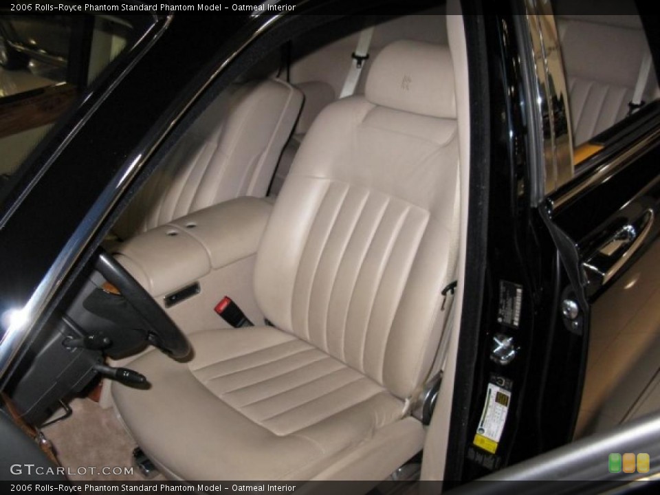 Oatmeal Interior Photo for the 2006 Rolls-Royce Phantom  #41069307