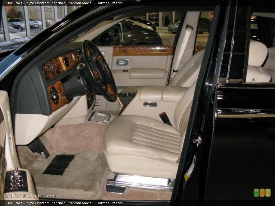 Oatmeal Interior Photo for the 2006 Rolls-Royce Phantom  #41069318