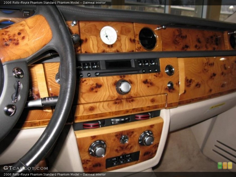 Oatmeal Interior Controls for the 2006 Rolls-Royce Phantom  #41069391