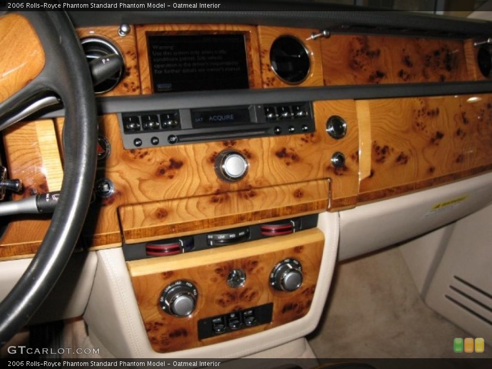 Oatmeal Interior Controls for the 2006 Rolls-Royce Phantom  #41069403