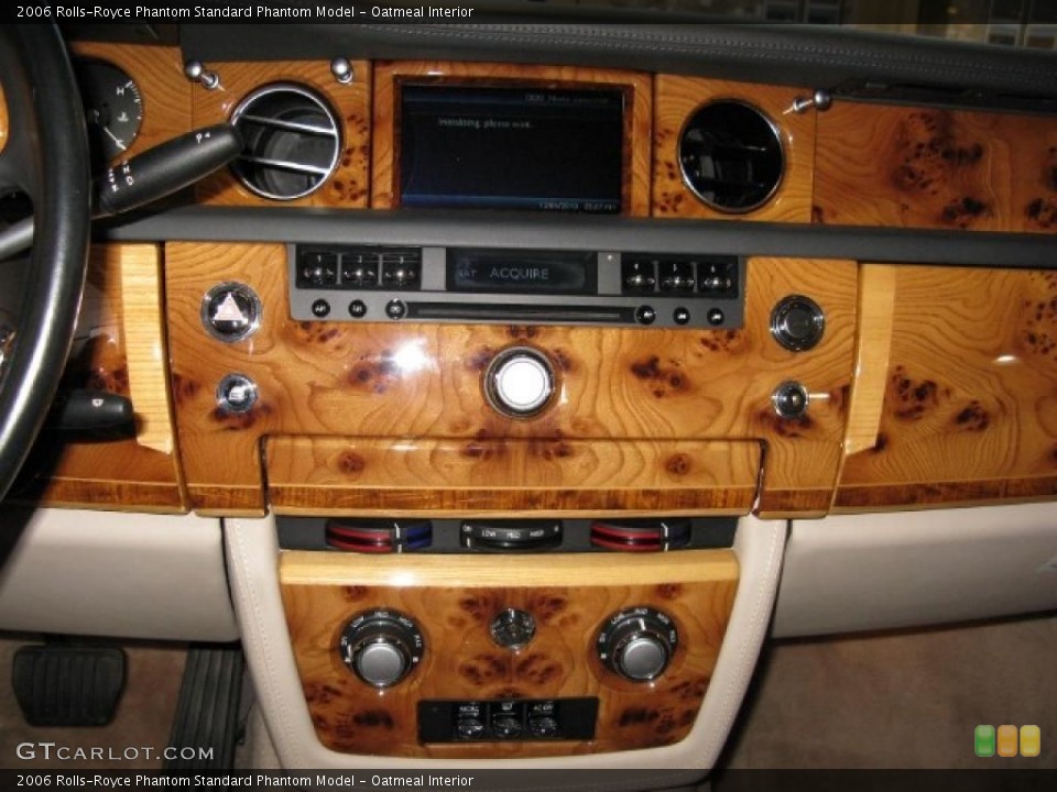 Oatmeal Interior Controls for the 2006 Rolls-Royce Phantom  #41069419