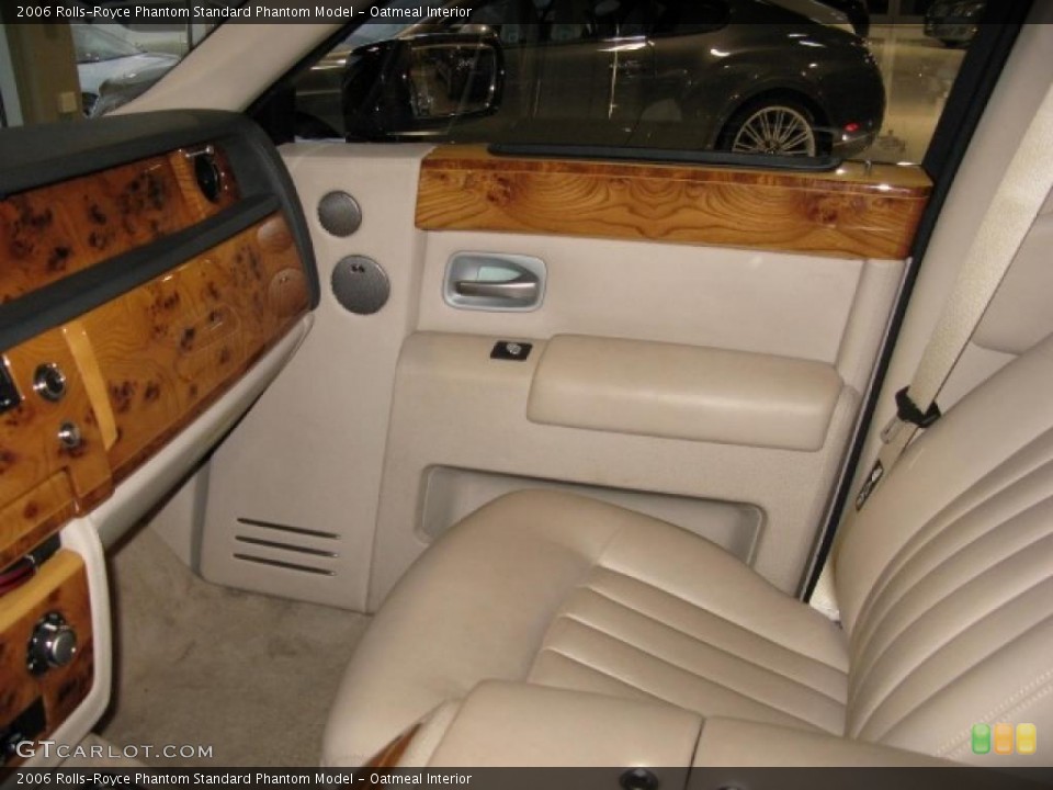 Oatmeal Interior Photo for the 2006 Rolls-Royce Phantom  #41069451
