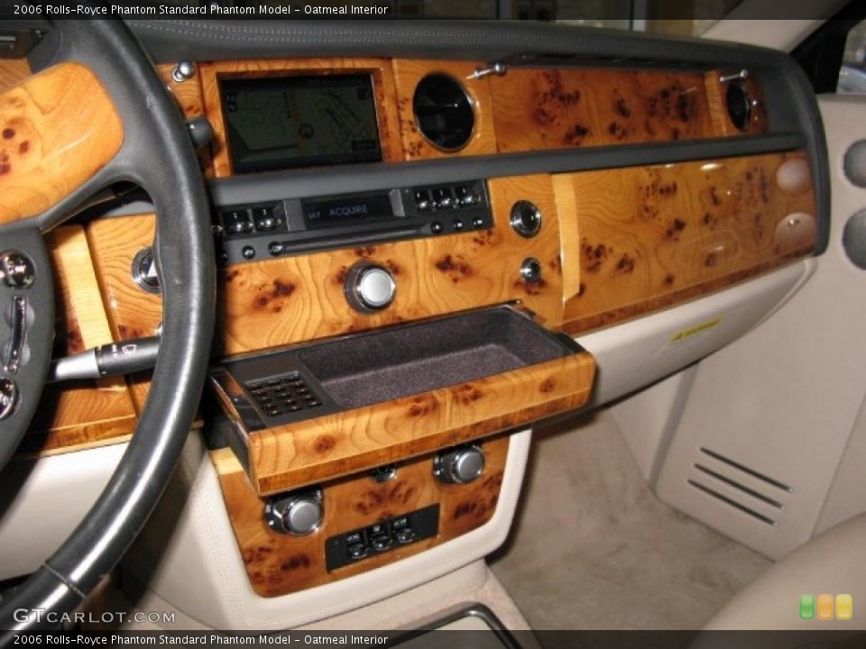 Oatmeal Interior Controls for the 2006 Rolls-Royce Phantom  #41069471