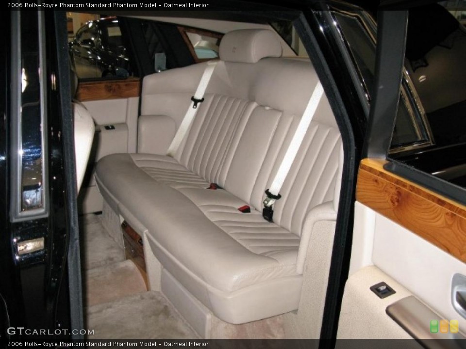 Oatmeal Interior Photo for the 2006 Rolls-Royce Phantom  #41069495