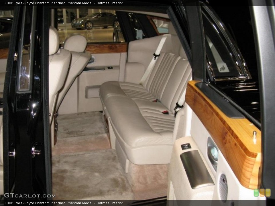 Oatmeal Interior Photo for the 2006 Rolls-Royce Phantom  #41069511