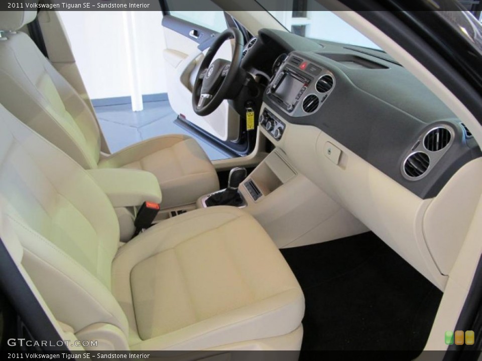 Sandstone Interior Photo for the 2011 Volkswagen Tiguan SE #41076127