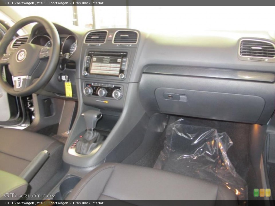 Titan Black Interior Photo for the 2011 Volkswagen Jetta SE SportWagen #41076799