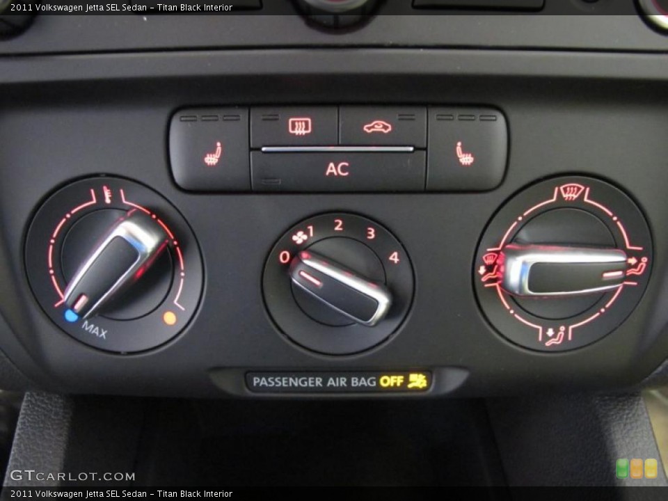 Titan Black Interior Controls for the 2011 Volkswagen Jetta SEL Sedan #41079139