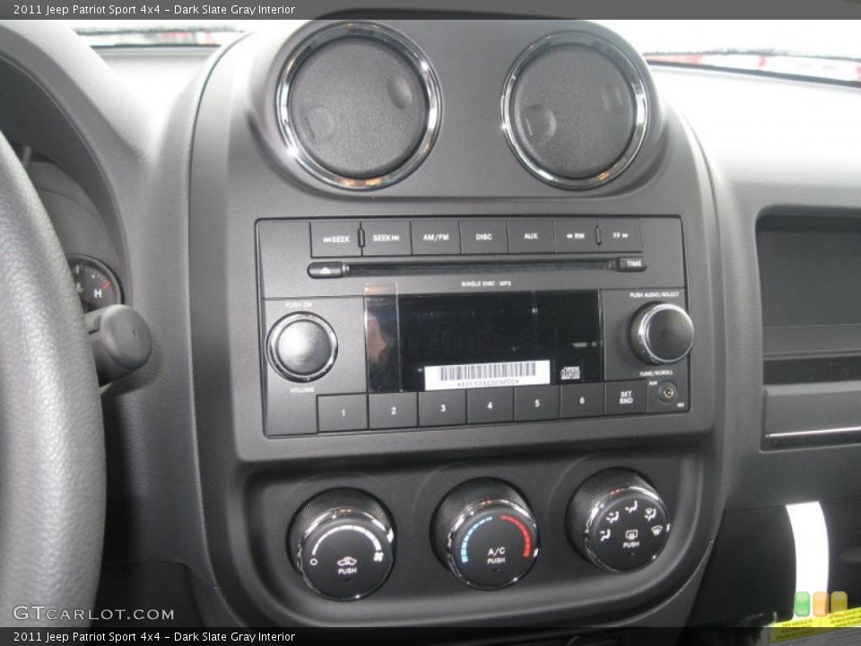 Dark Slate Gray Interior Controls for the 2011 Jeep Patriot Sport 4x4 #41079407