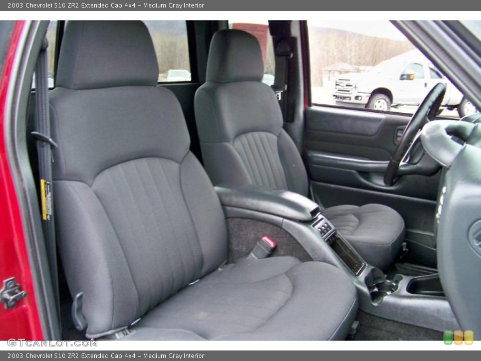 Medium Gray Interior Photo for the 2003 Chevrolet S10 ZR2 Extended Cab 4x4 #41081131
