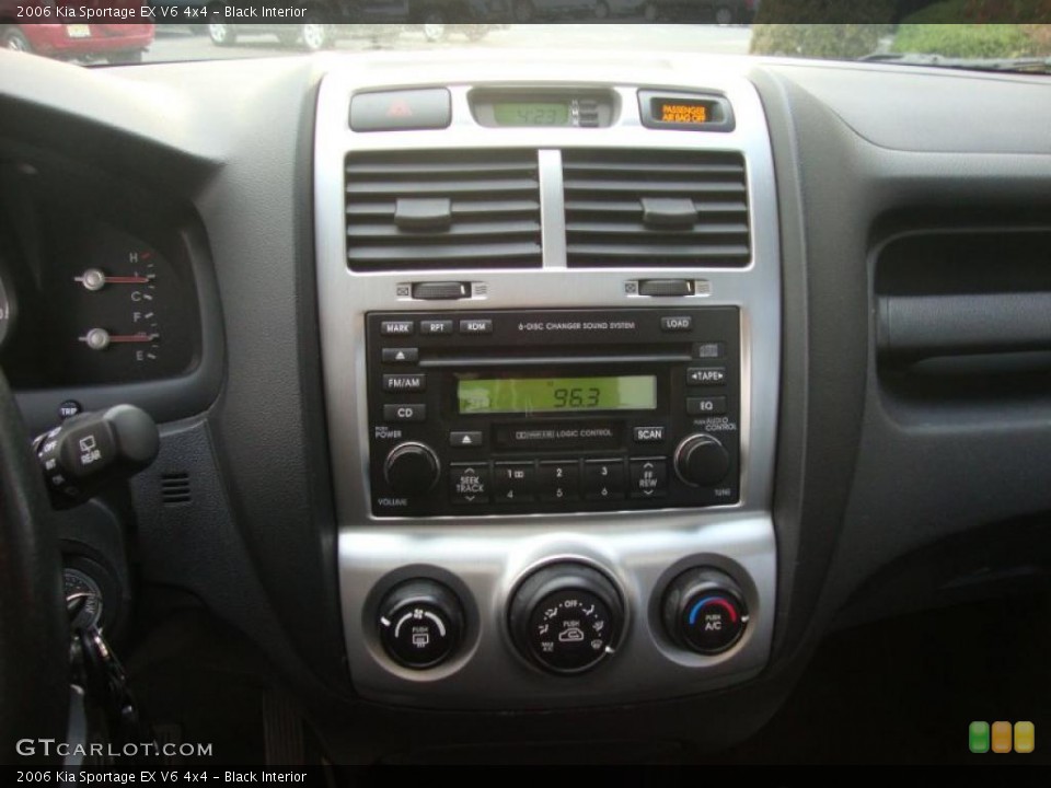 Black Interior Controls for the 2006 Kia Sportage EX V6 4x4 #41084487