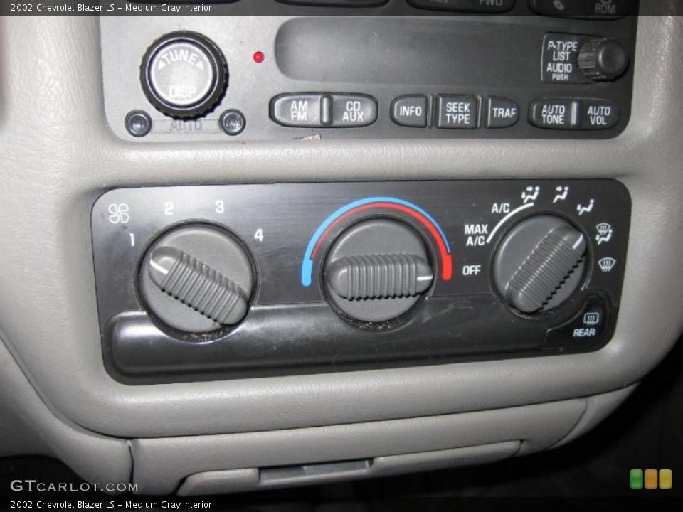 Medium Gray Interior Controls for the 2002 Chevrolet Blazer LS #41108994