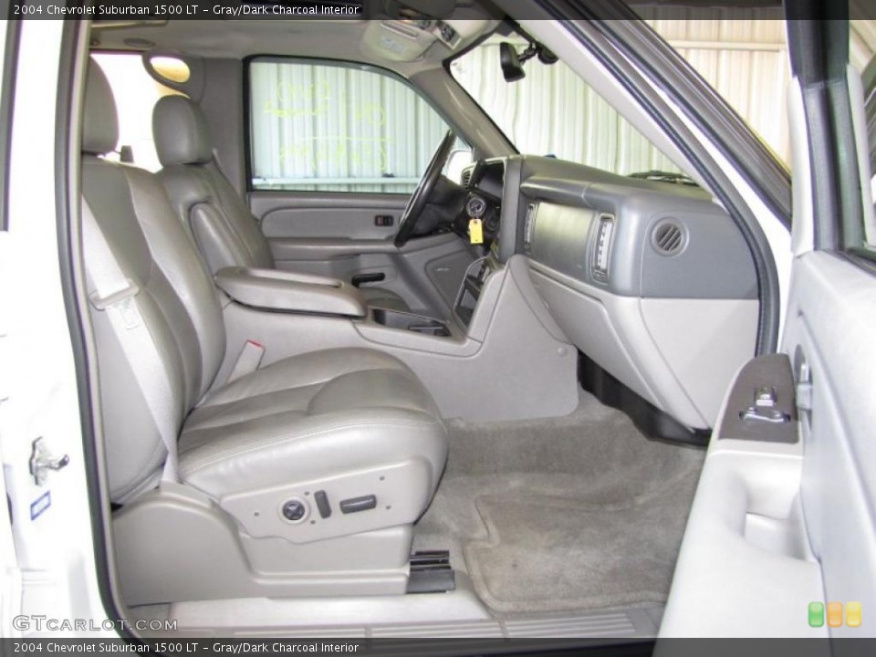 Gray/Dark Charcoal Interior Photo for the 2004 Chevrolet Suburban 1500 LT #41113383