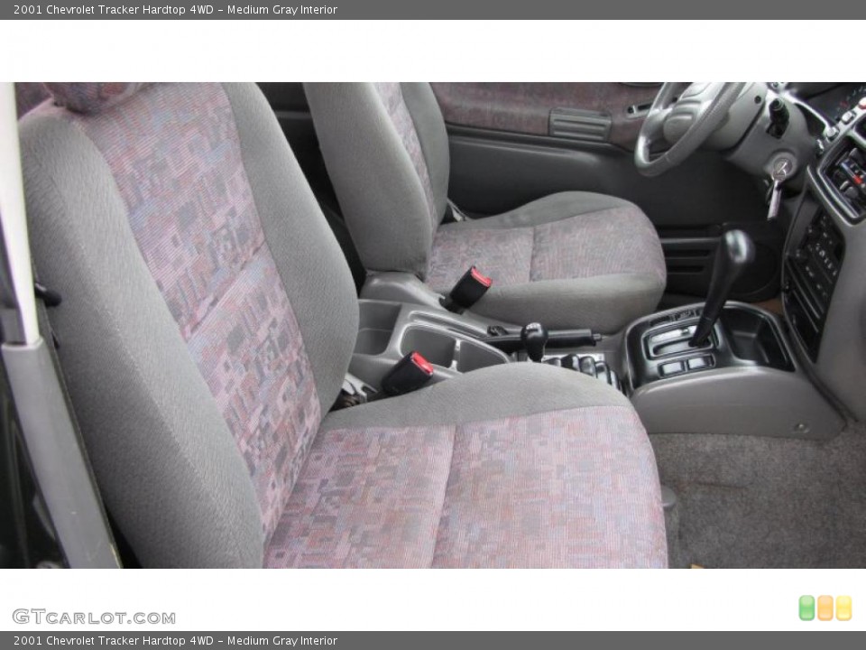 Medium Gray Interior Photo for the 2001 Chevrolet Tracker Hardtop 4WD #41119063