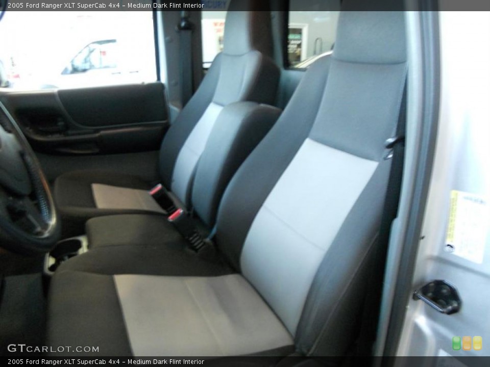 Medium Dark Flint Interior Photo for the 2005 Ford Ranger XLT SuperCab 4x4 #41122939