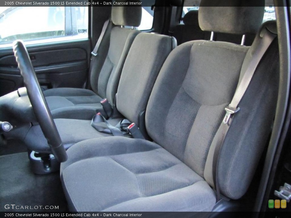 Dark Charcoal Interior Photo for the 2005 Chevrolet Silverado 1500 LS Extended Cab 4x4 #41123843