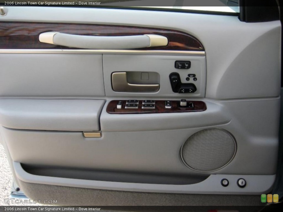 Dove Interior Door Panel for the 2006 Lincoln Town Car Signature Limited #41125351