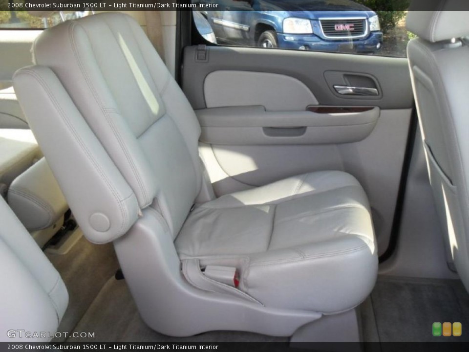 Light Titanium/Dark Titanium Interior Photo for the 2008 Chevrolet Suburban 1500 LT #41126923