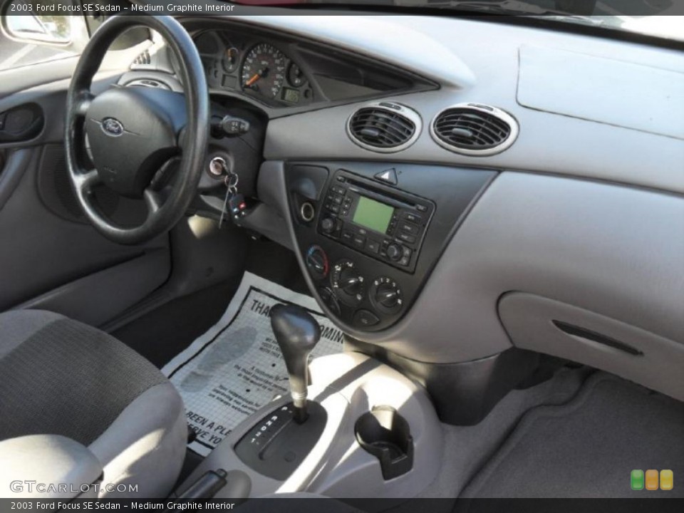 Medium Graphite Interior Photo for the 2003 Ford Focus SE Sedan #41129475